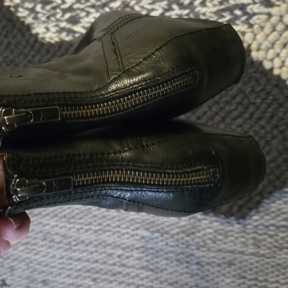 FRYE LEATHER CARSON WEDGE BOOTIE. SIZE 9.5 - Picture 6 of 7